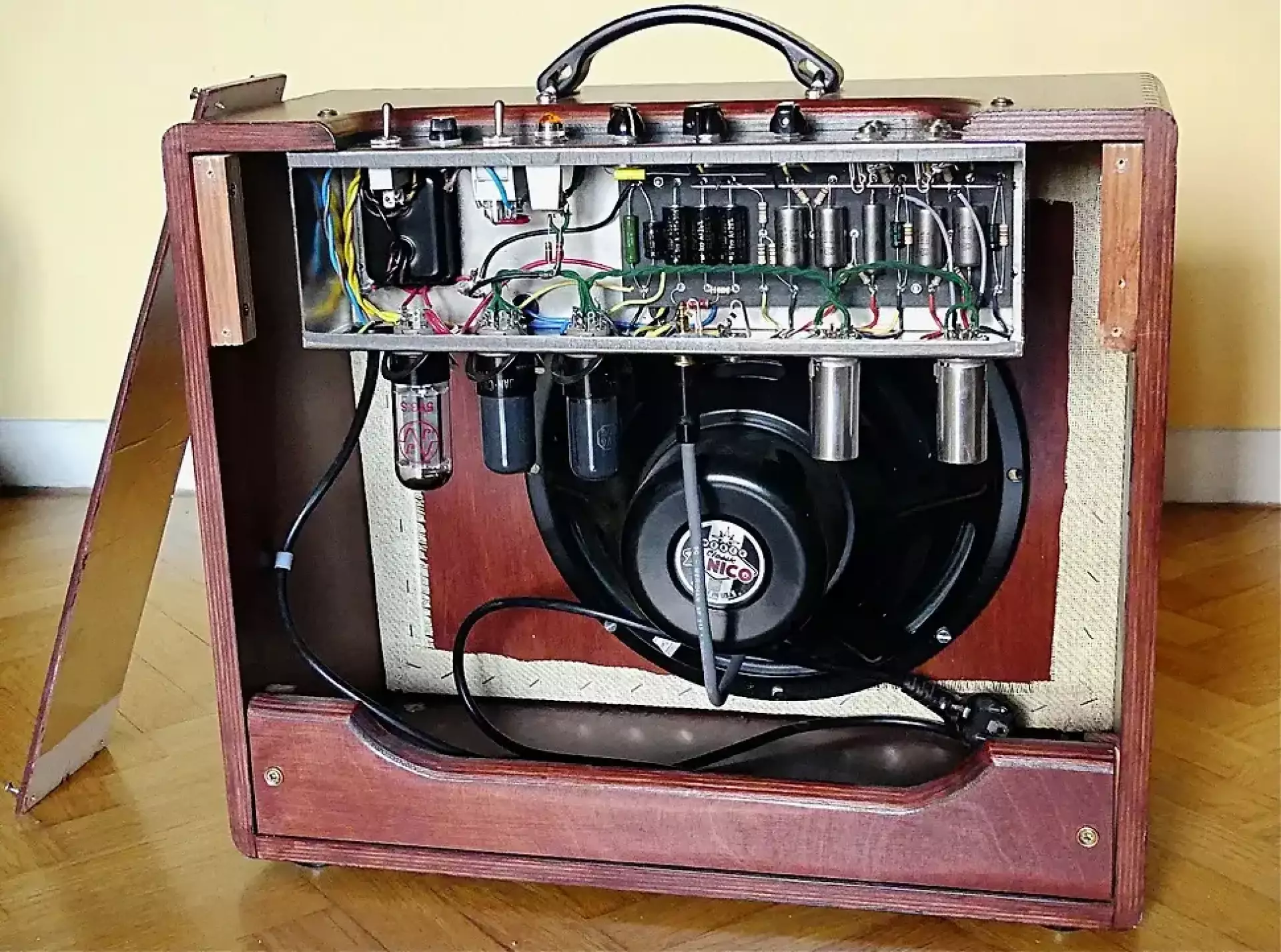 Ampli Tweed Delight back